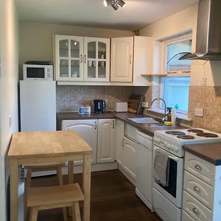Town House With Free Parking *